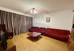 Apartament cu 3 camere de închiriat în zona Central