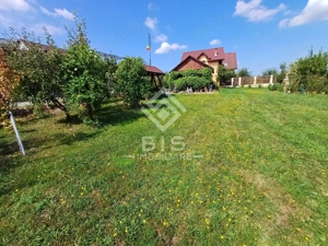 Teren intravilan 983 mp + cabană, curent trifazic,  Zonă linistită