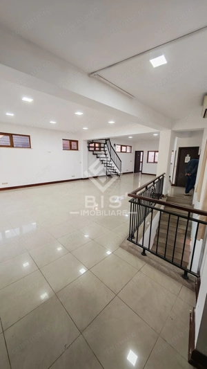 Spațiu Generos de Închiriat - 90 mp Utili - Zonă Ultra-Centrală. - imagine 3