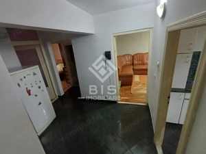 Apartament 3 camere, etaj 2/4 (închiriere maxim 6 luni) - imagine 2