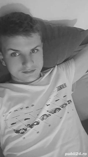 Tânar gay nou în oraș