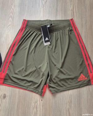 pantaloni scurti Adidas 