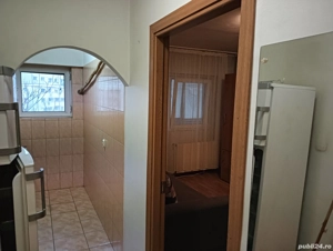 închiriez garsonieră 