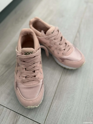Incaltaminte sport asics