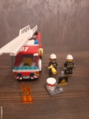 LEGO City Camion de pompieri cu scara 60107