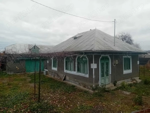 Casa Bodesti 50mp 2 camere bucataria anexe la sosea cu 1500mp teren lumina ,fintina cu apa  - imagine 6