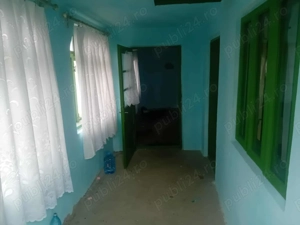 Casa Bodesti 50mp 2 camere bucataria anexe la sosea cu 1500mp teren lumina ,fintina cu apa  - imagine 4