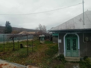 Casa Bodesti 50mp 2 camere bucataria anexe la sosea cu 1500mp teren lumina ,fintina cu apa  - imagine 7