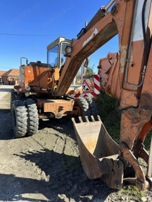 Excavator Perkins 8 Tone