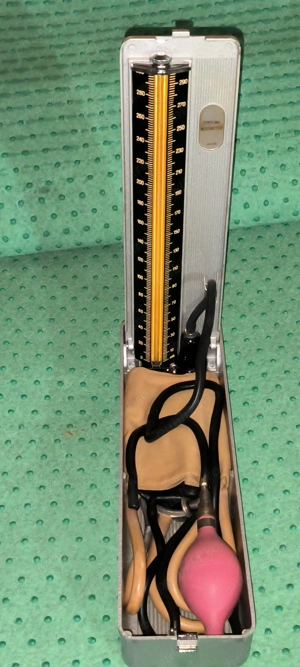 2 tensiometre tensiometru vintage -  defecte   incomplete  ce observati in poze pret 100 ron