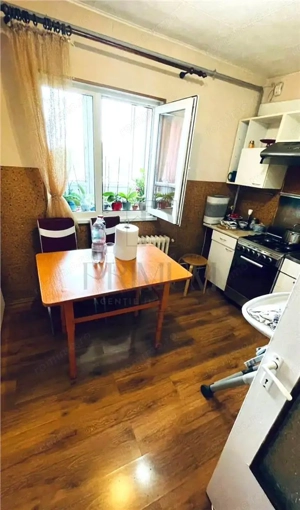 LIPOVEI - BLOC IZOLAT - 3 CAMERE - 2 BAI - DECOMANDAT - BOXA