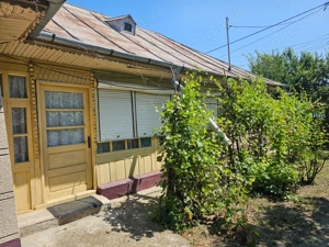Proprietate la țară   casă bătrânească + anexe + teren 2.713 mp