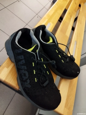 Vand bocanci cu bombeu  - imagine 2