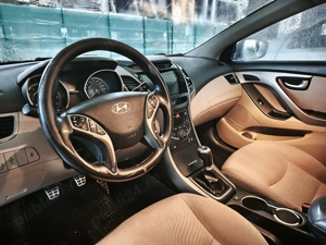 Hyundai Elantra 2015, cutie de viteze manuală, alimentare GPL