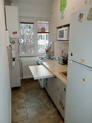 Vând apartament 3 camere zona Dacia etaj 3 centrala termică  