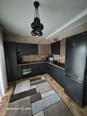 Vand duplex despartit prin carport