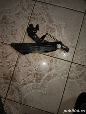 cric cu prindere in prag 