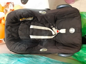 Vând scaun pt copii mici,scoica cu husa și apărător de soare.