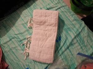 Vând aparatoare de pătuț alba