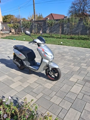 De vinzare scuter Peugeot kisbee , an 2017 cu acte.,adus din Germania. 