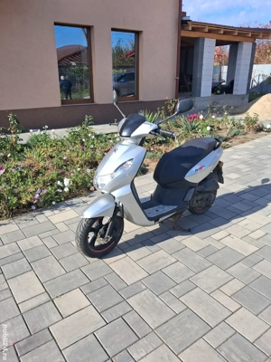 De vinzare scuter Peugeot kisbee , an 2017 cu acte.,adus din Germania.  - imagine 4