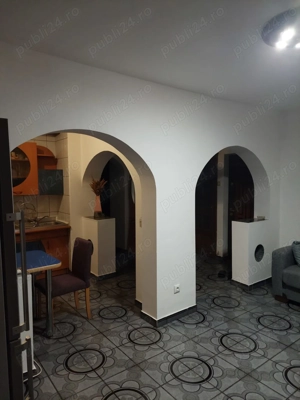 Persoana fizica inchiriez pe termen lung (minim 2 ani)  apart. 3 camere decomandate