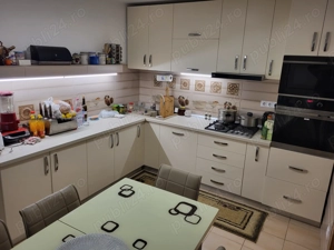 Vand casa cu piscina interioara - imagine 2