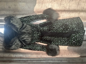 Geacă de iarnă cu guler de blana