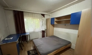 Închiriez cameră unei fete