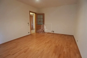 Republicii-stradal-3 camere decomandate-centrală-termopan-nemobilat