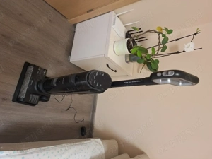 Utilizare: rezidential; tip aspirare: spalare si uscare cu aer cald; curatare suprafete dure; aria d