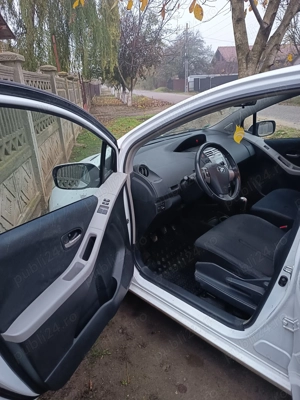Vând Toyota Yaris 2009 - imagine 9