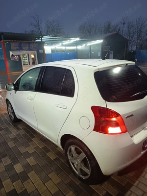 Vând Toyota Yaris 2009 - imagine 3