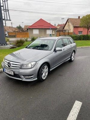 Vând Mercedes Clasa C