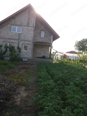 vrei o casa la tara? dar aproape de oras si mare? - imagine 3