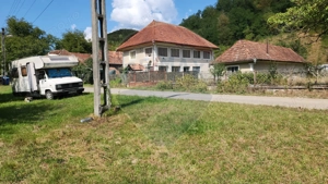 Casă langa paraul Banesti-sat Brusturi, com. Halmagiu