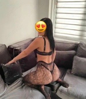 Te aștept la mine la locație 