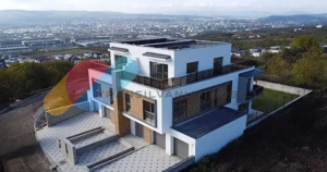 Duplex premium  P+E+R cu view asupra orasului, in  Voronet