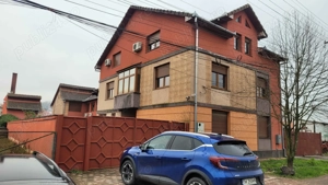 Imobil cu 3 case:C1 -3 nivele;C2-2nivele;C4-1 nivel;C3;C5;Piscina;Foisor