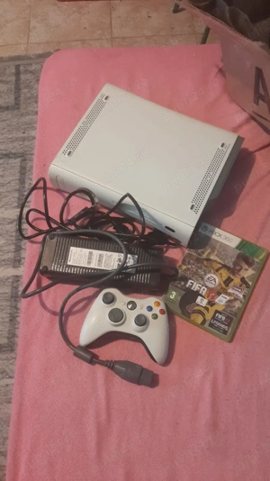 Vând xbox 360 +un joc 