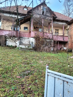 Casă de cărămidă la țară 