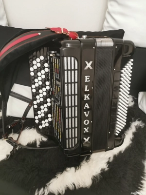 Vând  Armonica Elkavox 