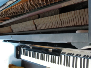 Pianina veche de colecție 