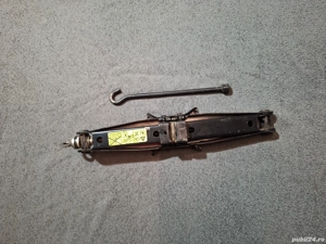 vând cric ,lampi audi ,casetofon  - imagine 2