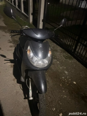 Vând scuter Peugeot motor 49 CC , scuterul deține acte 