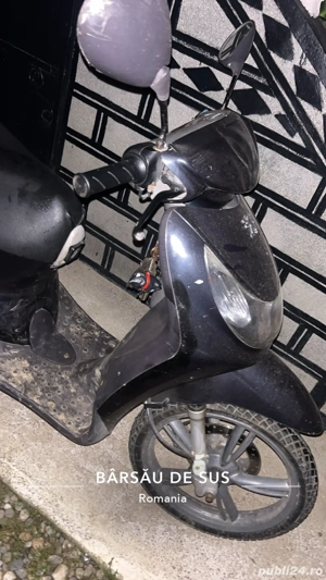 Vând scuter Peugeot motor 49 CC , scuterul deține acte  - imagine 3