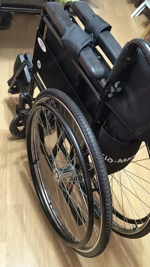 Vând scaun cu rotile 