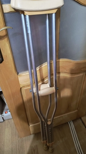 Vând cârje de sprijin, reglabile.