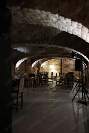 Închiriez demisol în Arad 