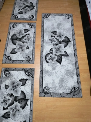 Set covor cu pui model floral